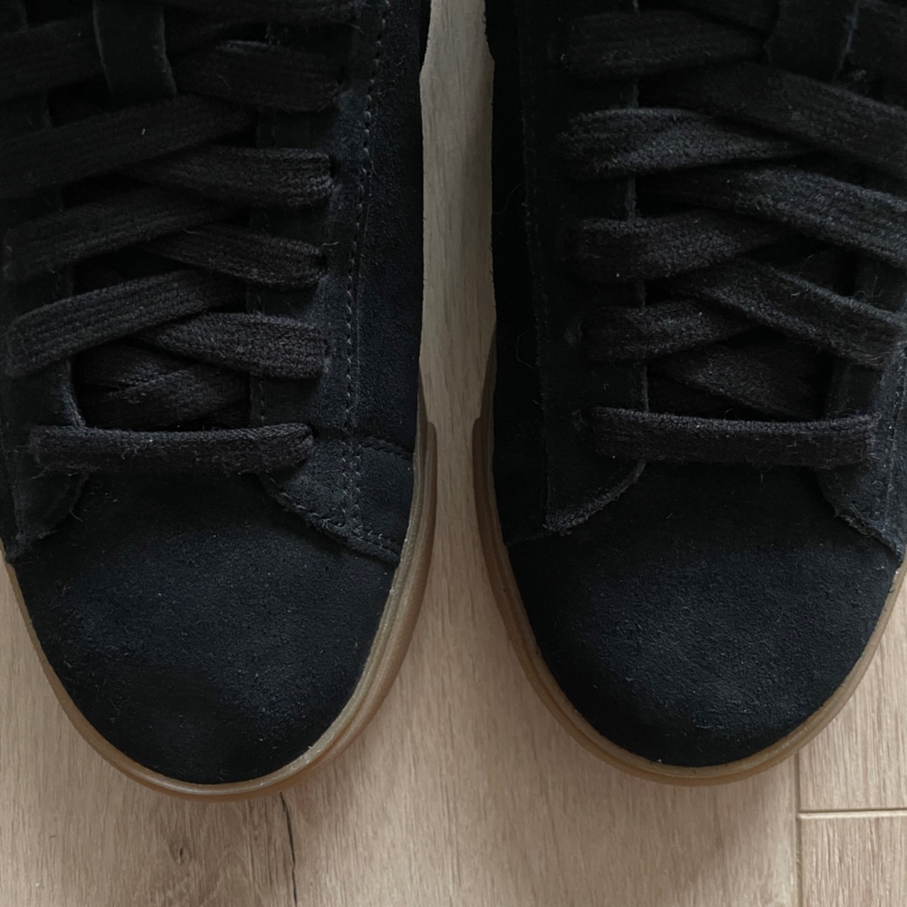 Nike Women’s Black Sneakers - Picture 3 of 10
